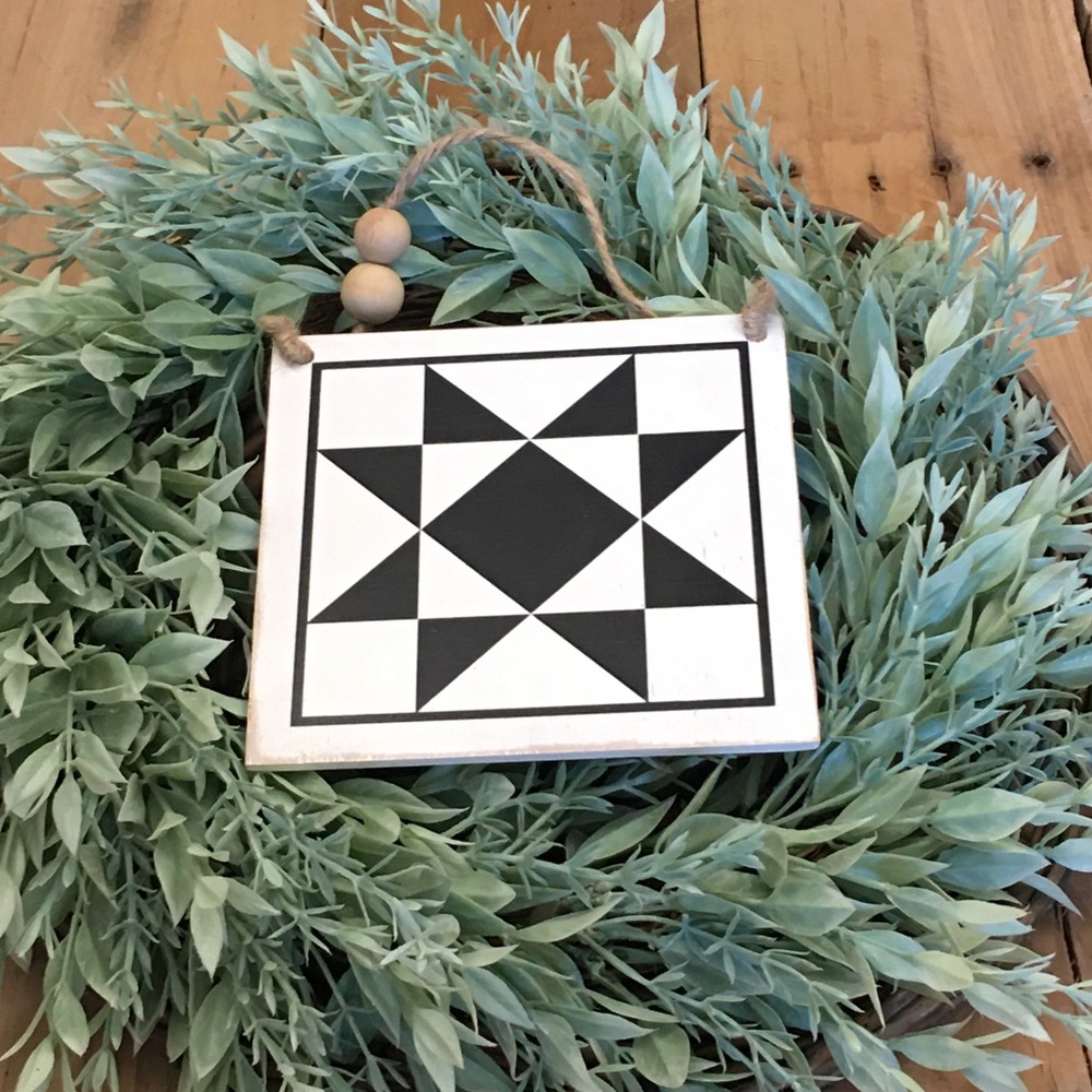 ๐2/$18!๐ Painted Quilt Handcrafted Sign - Picture 1 of 6